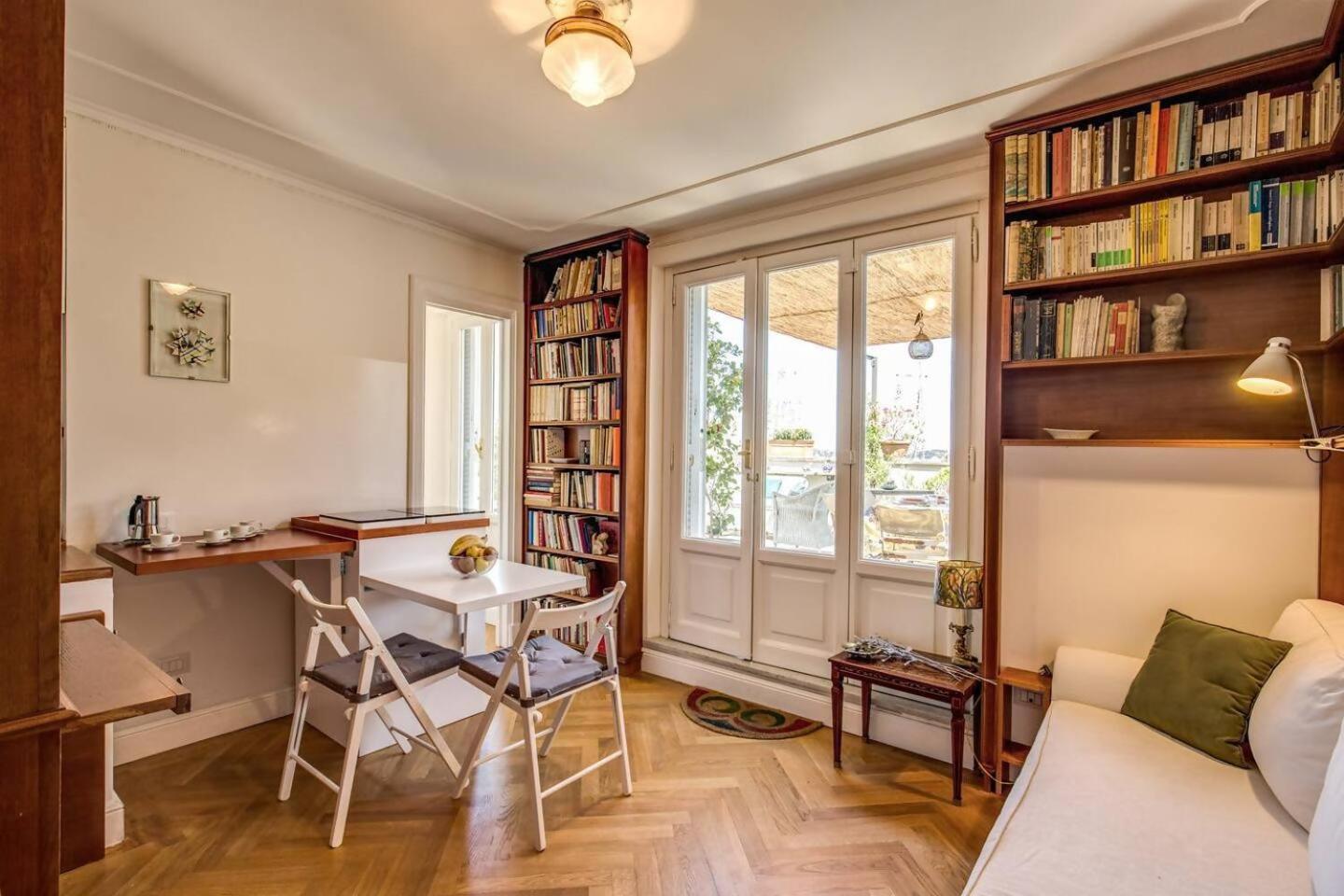 Attic With Terrace Overlooking St Peters Basilica Róma Kültér fotó