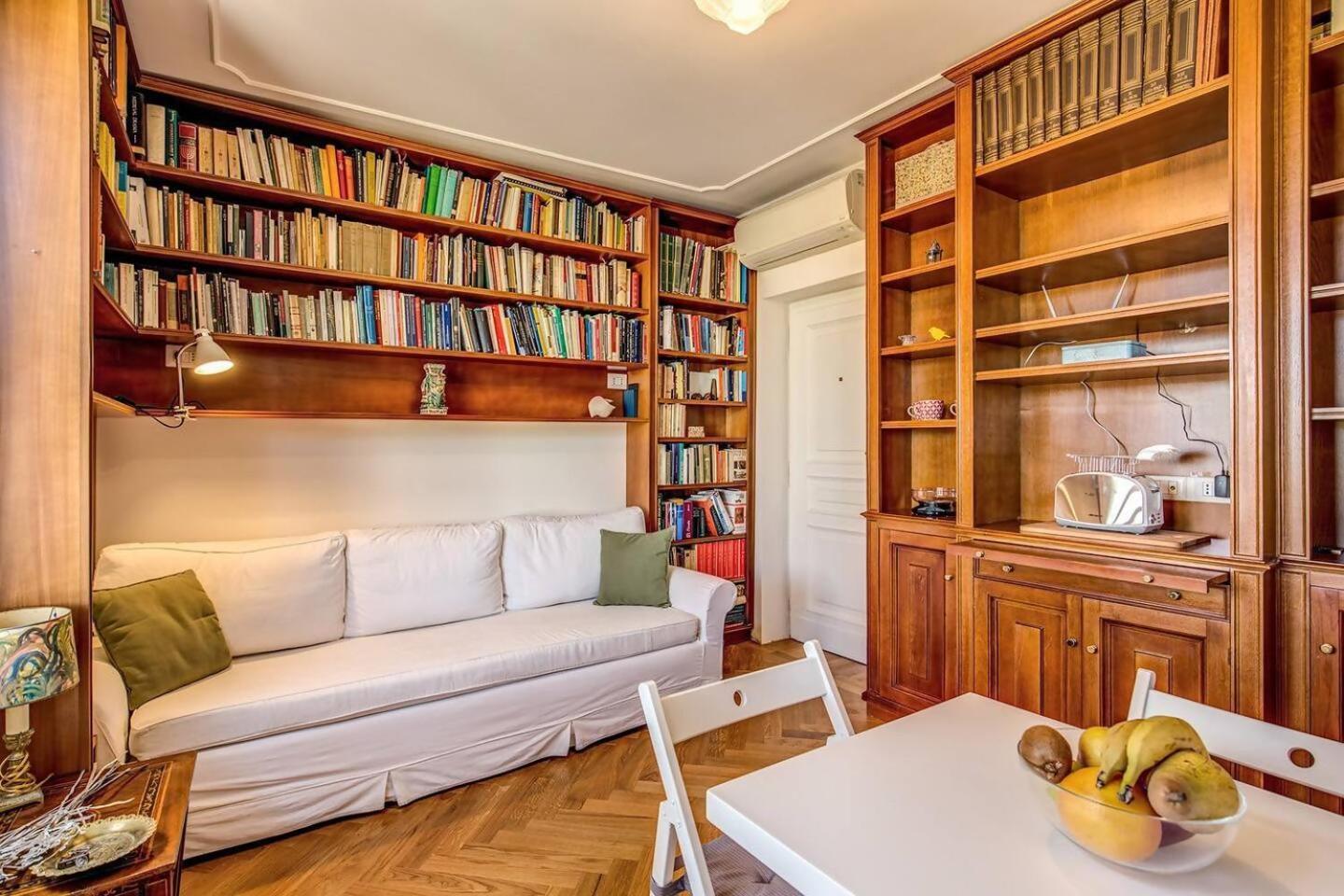 Attic With Terrace Overlooking St Peters Basilica Róma Kültér fotó